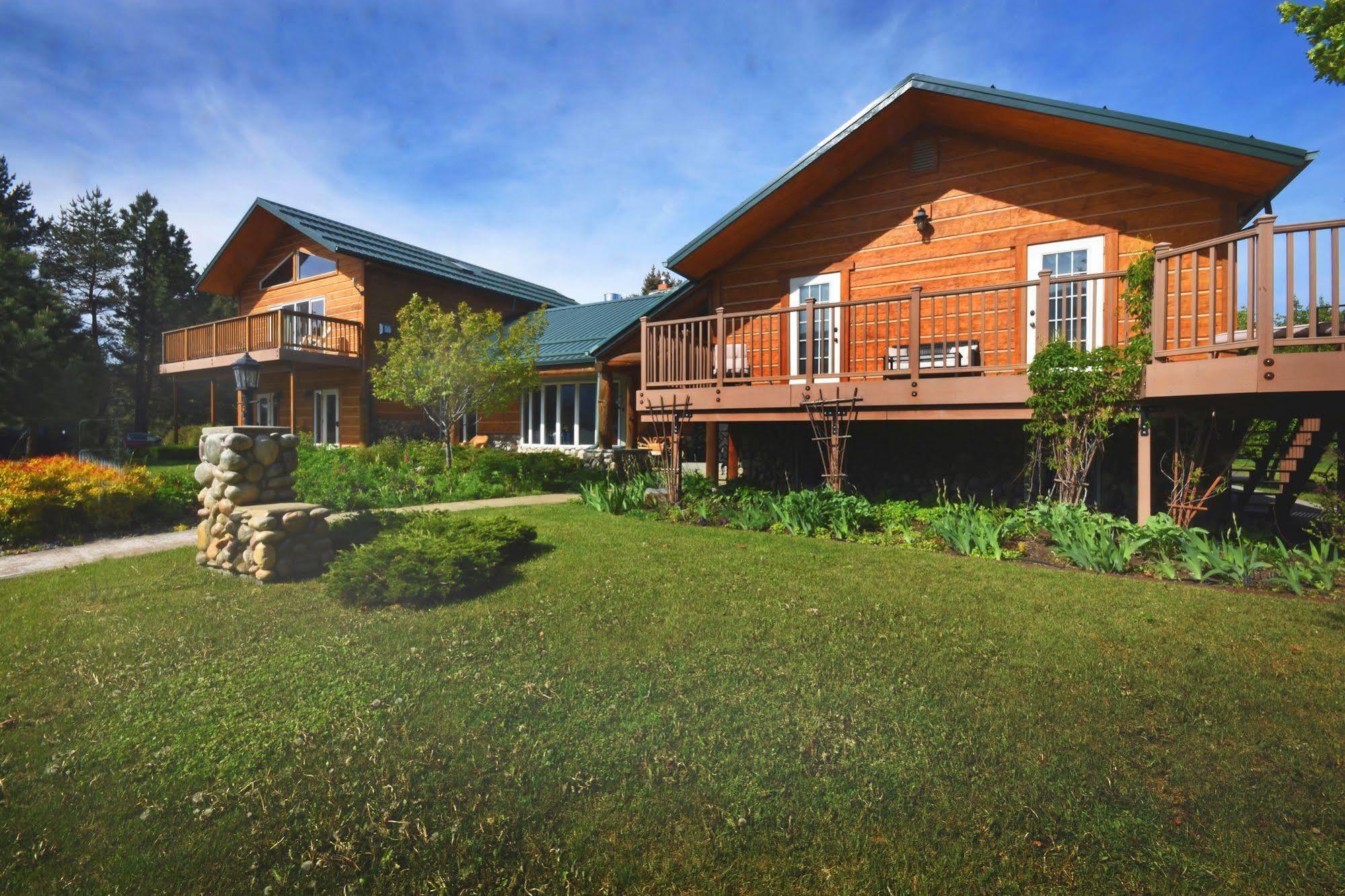 Bad Rock Bed And Breakfast Inn Кълъмбия Фолс Екстериор снимка