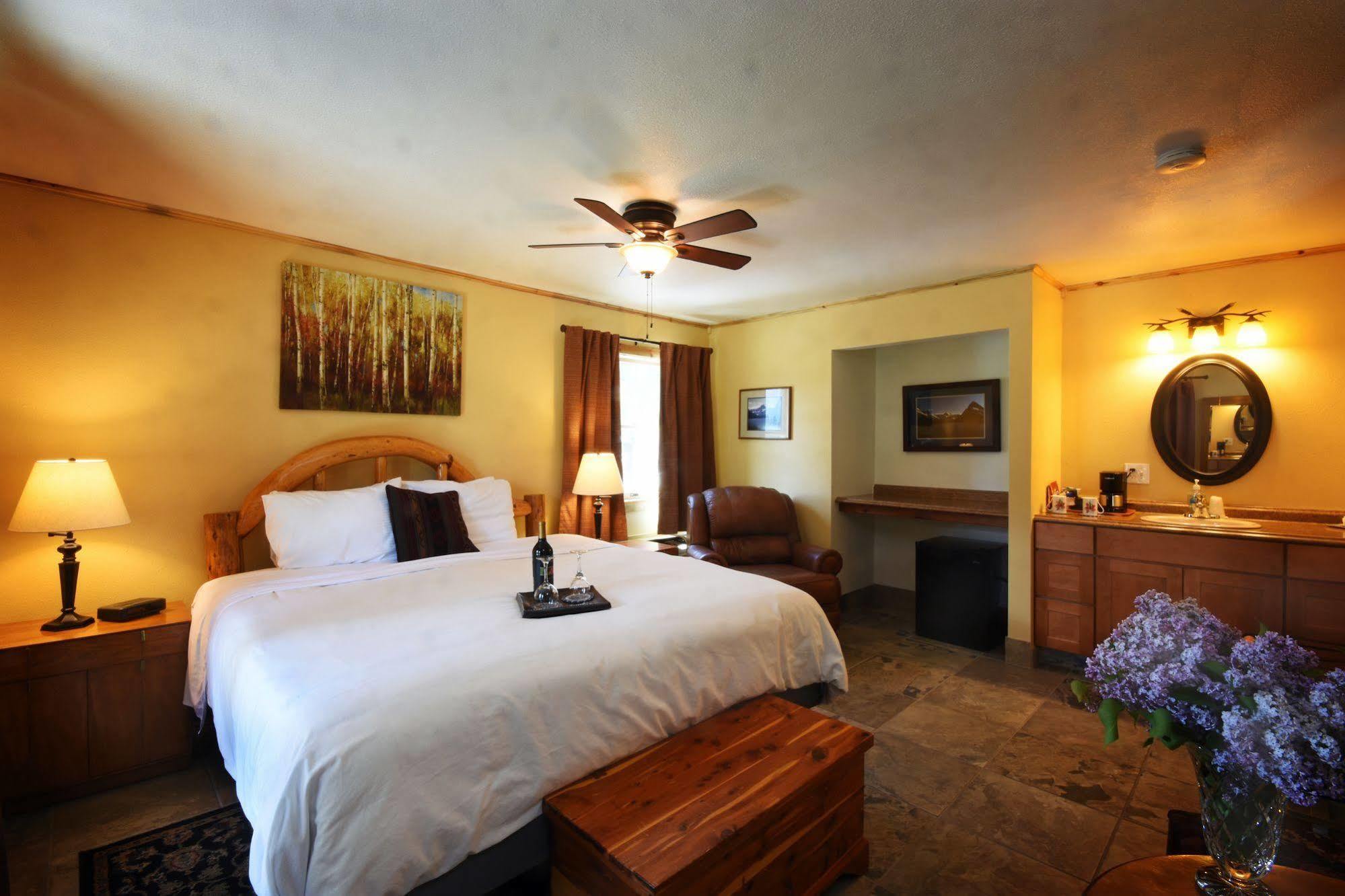 Bad Rock Bed And Breakfast Inn Кълъмбия Фолс Екстериор снимка