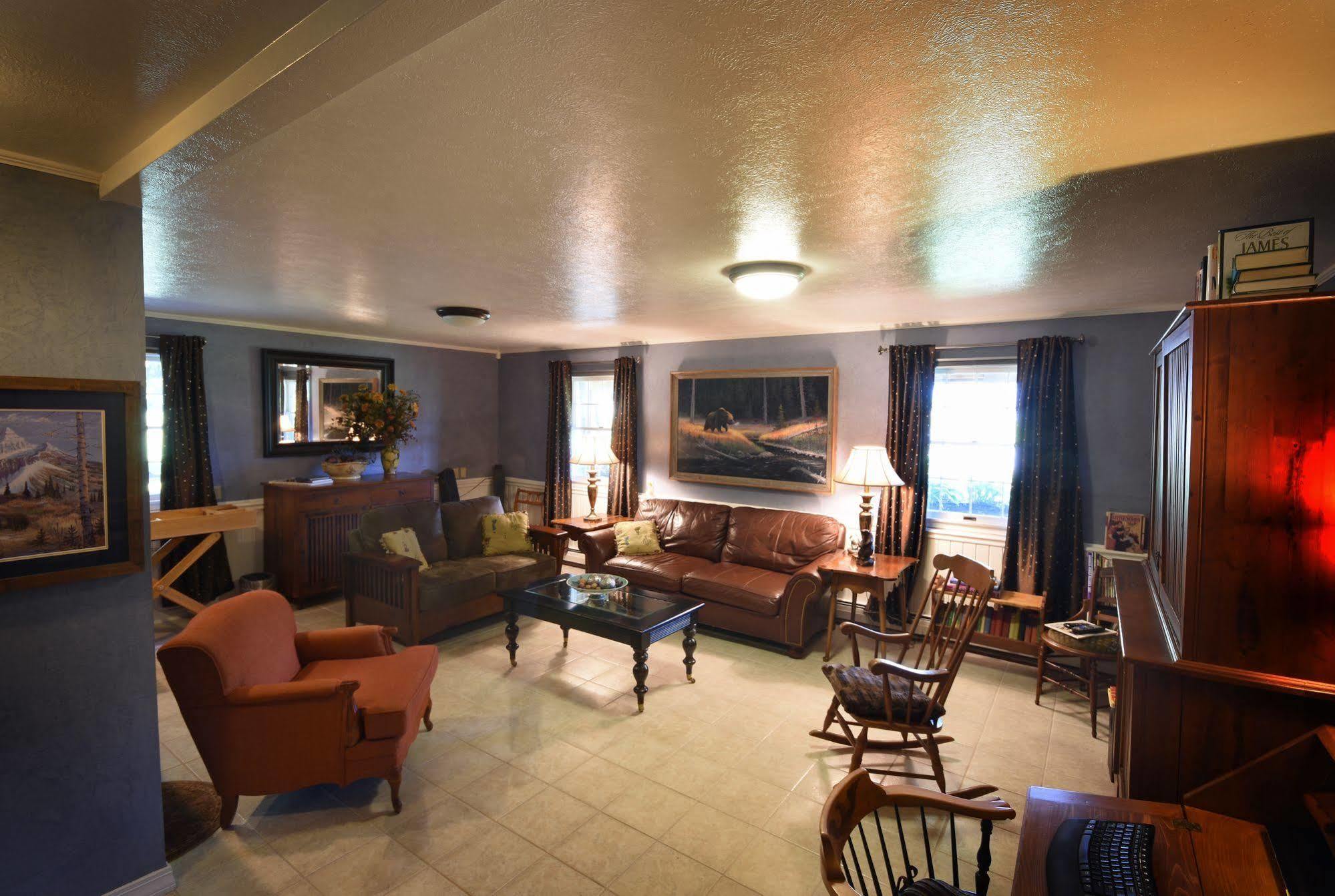 Bad Rock Bed And Breakfast Inn Кълъмбия Фолс Екстериор снимка